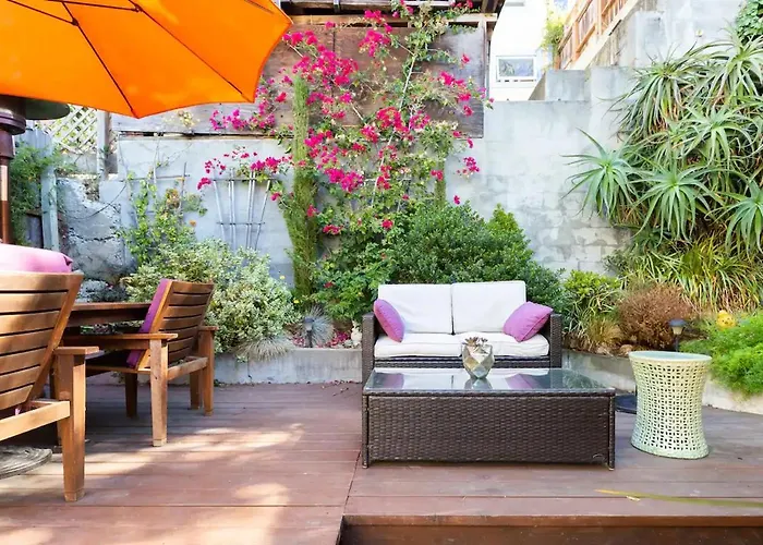 Beautiful Condo In Sun Drenched Garden