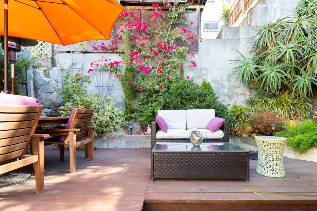 Beautiful In Sun Drenched Garden Hébergement de vacances *